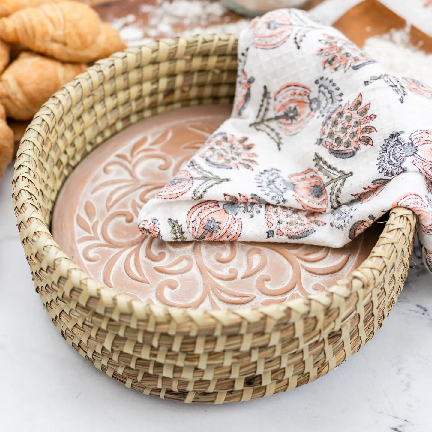 Ivy Swirls Bread Warmer Basket - Round